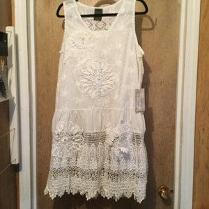 NWT Fashion Concepts  lace floral white tunic